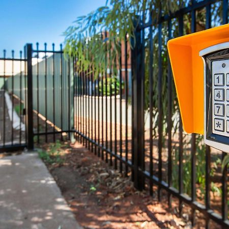 Hotel Ibis Styles Karratha Esterno foto