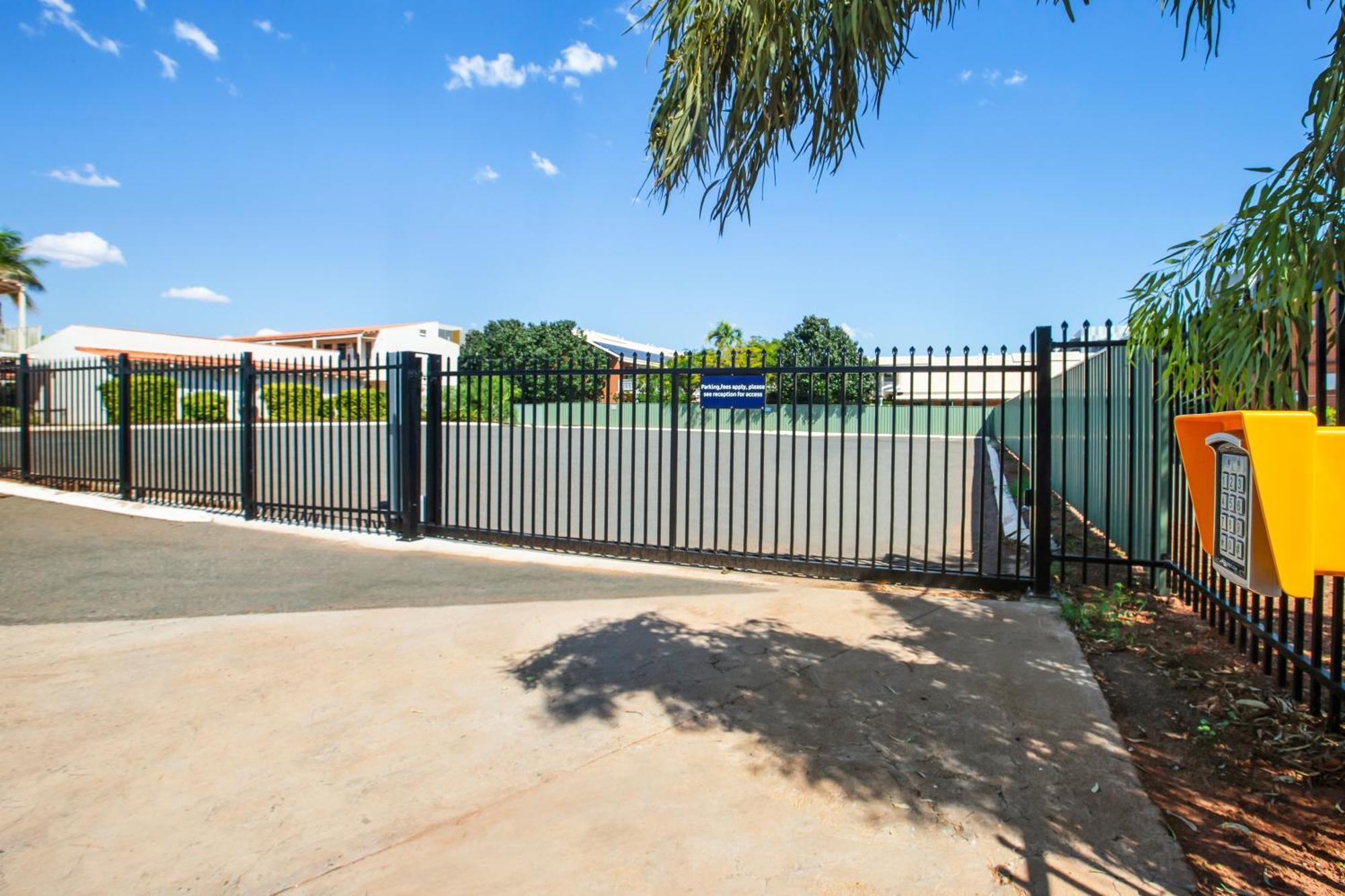 Hotel Ibis Styles Karratha Esterno foto